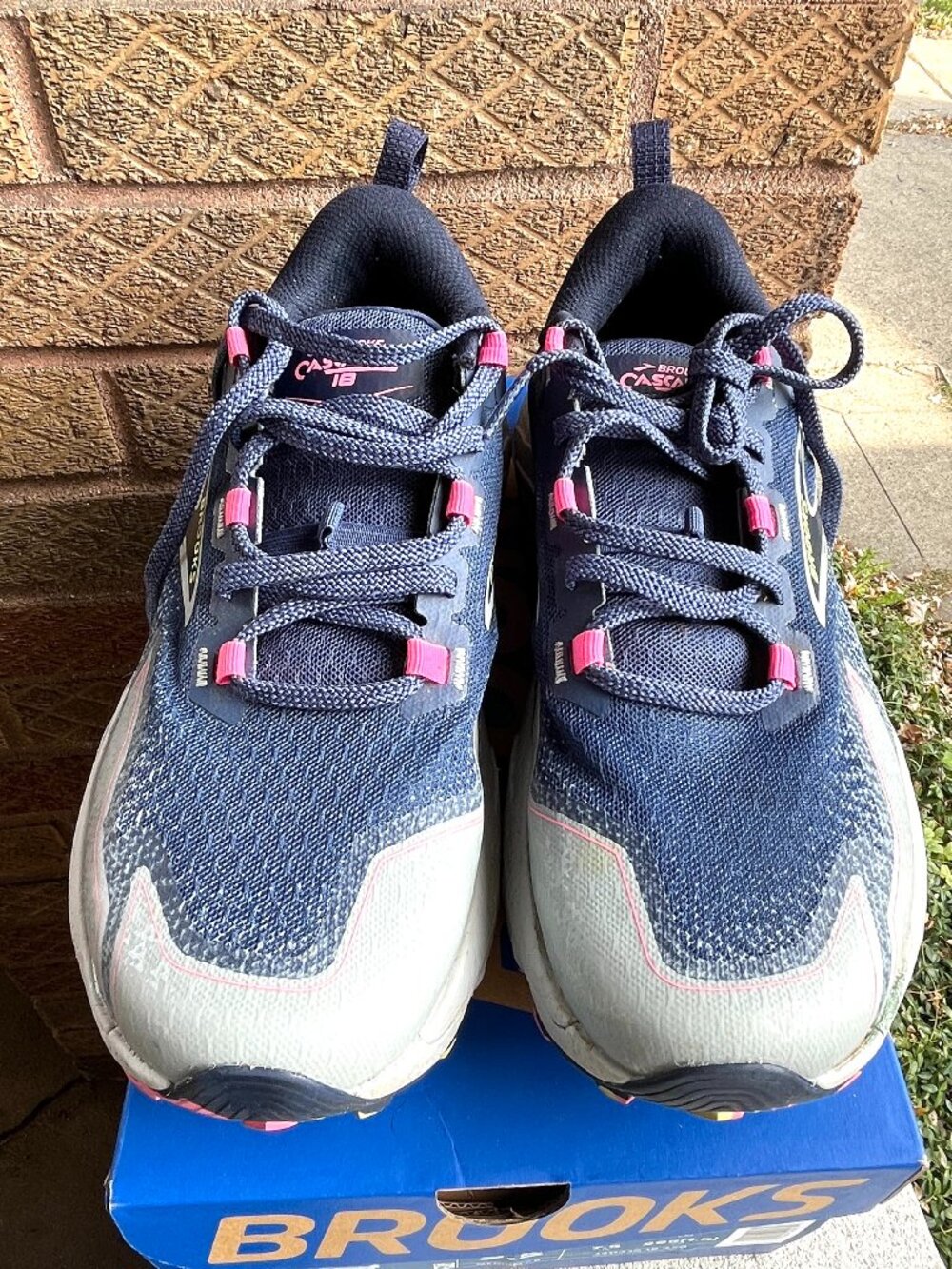BROOKS Cascadia 18 Trail Adapt Running Oceana Shoes 9.5 B 41 M Womens - Picture 2 of 9